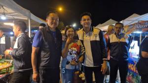 “อนุทิน” ลุยถนนคนเดินเมืองประจวบฯ ช่วยผู้สมัคร ภท. ชาวบ้านชื่นชมแก้ปัญหาชายแดน ย้ำไม่เน้นประชานิยม ขอทำงานใกล้ชิด ปชช.