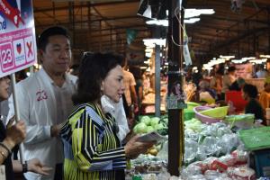 “เอกสิทธิ์ พรรคปวงชนไทย” ควง “คุณแม่อุไร” ขอคะแนนให้หมายเลข 23 ลุยตลาดสมุทรปราการ หนุน “ว่าที่ร.ต.ธเนศ” ดูแลคนปากน้ำ