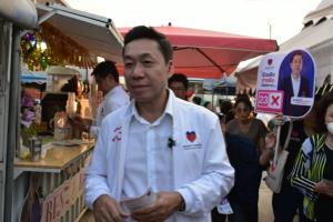 “เอกสิทธิ์ พรรคปวงชนไทย” ควง “คุณแม่อุไร” ขอคะแนนให้หมายเลข 23 ลุยตลาดสมุทรปราการ หนุน “ว่าที่ร.ต.ธเนศ” ดูแลคนปากน้ำ