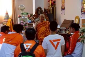 “เท้ง” ออกลุยแต่เช้า เดินเท้าขึ้นดอยสะเก็ดไหว้พระเอาฤกษ์เอาชัย ช่วย "ณัฐพล" สู้ศึกเลือกตั้ง 69
