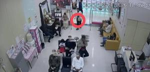 ตร.ตากแกะรอยจับคาแบงก์กลางห้างดังแม่สอด ก๊วนบัญชีม้าแก๊งคอลฯ ตุ๋นครูบำนาญโอนเงินครึ่งล้าน