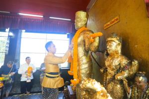 ผู้ว่าฯ ลพบุรีนำคณะขออนุญาตสิ่งศักดิ์สิทธิ์คู่บ้านคู่เมือง เปิดทางจัดงานแผ่นดินสมเด็จพระนารายณ์ฯ ครั้งที่ 38 เตรียมยิ่งใหญ่ 13–22 ก.พ.นี้