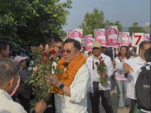 “โอกาสใหม่” บุกชุมพร "ปลัดตุ๋ม" ชูรัฐสวัสดิการ–แช่แข็งหนี้ ฟื้นเศรษฐกิจฐานราก ย้ำ “มีเรา ไม่มีมืด”