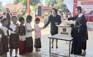ดร.จำนงค์–กาญจนา อัศวเรืองชัย มอบทุนการศึกษาและพัฒนาสถานศึกษา ขยายโอกาสเด็กเชียงใหม่