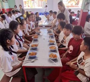 ดร.จำนงค์–กาญจนา อัศวเรืองชัย มอบทุนการศึกษาและพัฒนาสถานศึกษา ขยายโอกาสเด็กเชียงใหม่