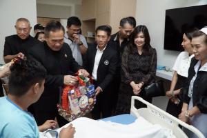 ผู้ว่าหนองคายรุดเยี่ยม2นายตำรวจบาดเจ็บเหตุวิสามัญคนร้ายขนยาบ้า6ล้านเม็ด