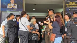 ผู้การฯ ประจวบฯ มอบรางวัลนำจับ 3 หมื่น หารครึ่งชุดสืบ สภ.หัวหิน–สุนัขตำรวจ “แพรวา” ครอบครัวเหยื่อขอบคุณตำรวจคลี่คลายคดีเร็ว