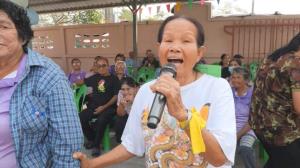 สุดฮา! ยายแถว วัย 79 แข่งหัวเราะผู้สูงวัย ลั่นจนฟันปลอมเกือบหลุด ก่อนโชว์สปิริตฮาต่อกลางงาน
