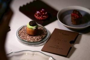 Blue by Alain Ducasse ชวนเปิดประสบการณ์ Fine Dining  สุดเอ็กซ์คลูซีฟกับ “6-Hands Experience”  มื้อพิเศษจากมิตรภาพและความคิดสร้างสรรค์ของสามเชฟระดับโลก