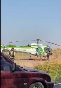 ระทึกกลางหมู่บ้าน เฮลิคอปเตอร์ขัดข้องวนต่ำ ขอลงจอดฉุกเฉินกลางทุ่งนา บางปะอิน