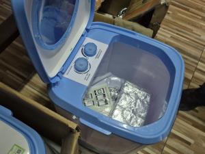 ตร.สตูลบุกรวบ 2 ผู้ต้องหาเครือข่ายค้ายา ยึดยาบ้ากว่า 68,000 เม็ดที่ซ่อนมากับเครื่องซักผ้ามินิ