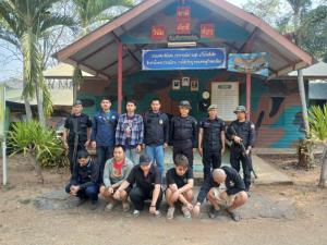 กองทัพเรือสกัดจับ 4 คนจีน 1 คนไทย ลอบข้ามแดน อ.โป่งน้ำร้อน จันทบุรี คาดโยงแก๊งสแกมเมอร์กัมพูชา