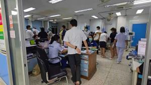 สลด! กระบะป้ายแดงออกวันแรก ขนญาติเที่ยวงานวัด-ชนประสานงาดับ 1 เจ็บกว่า 10 ราย