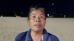 วิจารณ์สนั่นสาวหัวร้อนฉุนแม่ค้าหมึกย่างหาดจอมเทียนบอกโอนเงินไม่เข้าบัญชีใส่ทั้งตบ-กระโดดถีบ
