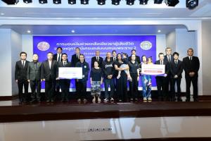 “พิพัฒน์” สักขีพยาน “ทล.-อิตาเลียนไทย” มอบเงินเยียวยา 2 ครอบครัวผู้สูญเสียจากเครนถล่ม "พระราม 2"