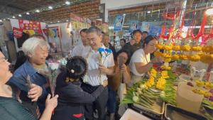 "อภิสิทธิ" หาเสียงตราดมั่นใจได้ ส.ส.ตะวันออก 4 จังหวัดย้ำจุดยืนยกเลิก MOU 43 อาจสร้างความเสี่ยงให้ไทย