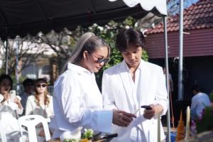 วงการหนังไทยคึกคัก ‘ตั๊กแตน ชลดา’ จับมือ ‘โบ้ ลิขิต’ ปั้นโปรเจกต์ยักษ์ "กะเทยไทบ้าน" ลงจอเงิน