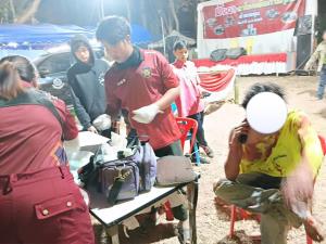 ฉาวจนได้!ชุลมุนสนั่นงานกาชาดจุน หนุ่มฉกรรจ์ซัดกันหัวแตก กู้ภัย–อส.–ตำรวจ ระดมพลคุมสถานการณ์