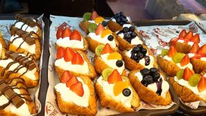 (ชมคลิป) Pastry Land “เบเกอรี่ตลาดนัด”อาชีพเสริมสู่อาชีพหลัก เคยขายสูงวันละ 50,000 บาท ปลดหนี้หลักล้านใน 2 ปี