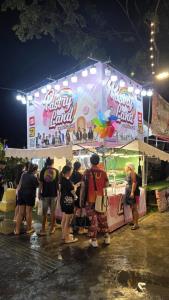 (ชมคลิป) Pastry Land “เบเกอรี่ตลาดนัด”อาชีพเสริมสู่อาชีพหลัก เคยขายสูงวันละ 50,000 บาท ปลดหนี้หลักล้านใน 2 ปี
