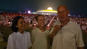วัดพระธรรมกายจัดใหญ่ ใช้โดรน 500 ลำแทนจุดพลุลดมลพิษ ส่งท้ายธรรมยาตราปีที่ 14