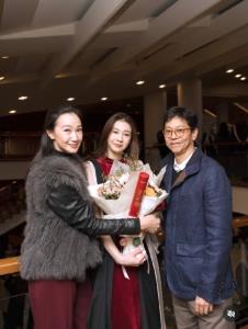 ชัย - ปริม บูลกุล บินร่วมยินดีลูกสาวเรียนจบที่อังกฤษ
