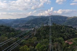 เชื่อมสำเร็จ! สายส่ง 500 kV จากลาวสู่จีน เริ่มปล่อยไฟฟ้าเมษายน 69 นี้