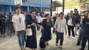 “ศุภจี สุธรรมพันธุ์” พาครอบครัวเข้าคูหา ใช้สิทธิเลือกตั้ง 69 ย้ำทุกเสียงมีความหมาย พร้อมเชิญชวนประชาชนออกมาใช้สิทธิ