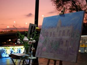 ภาพวาดกลางสวนกุหลาบ ที่ผลิบานในเทศกาล Bangkok Design Week 2026