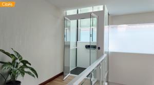 Cibes Lift ลิฟท์ขนาดเล็กระบบสกรูรุ่น V80 Elegance พร้อมประตูแบบซาลูนเปิด 2 บาน ประหยัดพื้นที่