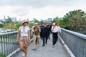 กรุงเทพมหานคร นำทีมสื่อมวลชน ลงพื้นที่สำรวจ “สะพานเขียว” พลิกโฉม สู่แลนด์มาร์กเชื่อมเมืองระดับโลก พร้อมชูแนวคิด "ฟื้นเมือง เชื่อมย่าน สานอนาคต" ยกระดับคุณภาพชีวิตคนกรุงแบบครบวงจร