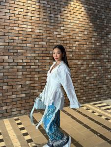 #ห่มสไบใส่ยีนส์ ดันเทรนด์ “ซอฟต์พาวเวอร์” แทบตาย สุดท้าย “ผ้าไทย-จีนทอ”!!? [มีคลิป]
