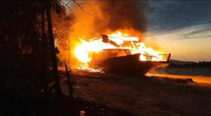 เพลิงเผา! "ไททานิคเมืองลาว" แลนด์มาร์คคำม่วนจนเหลือแต่ซาก