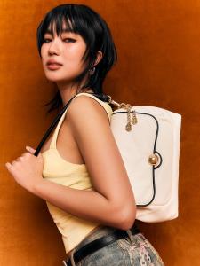 “ก้อย-อรัชพร” ปังไม่หยุด LYN ชวนฉลอง 25 ปีเปิดตัวแคมเปญ “Born To Shine”