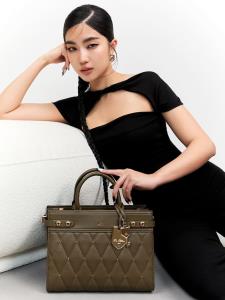 “ก้อย-อรัชพร” ปังไม่หยุด LYN ชวนฉลอง 25 ปีเปิดตัวแคมเปญ “Born To Shine”