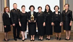 ในหลวงพระราชทานโล่รางวัล “มหิดลวรานุสรณ์” แก่ ดร.อารยา อรุณานนท์ชัย