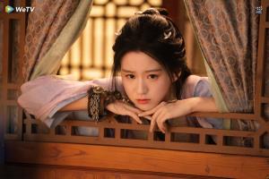 “ทิวากาลแห่งพิรุณโปรย” ซีรีส์พีเรียดฟอร์มยักษ์ ส่งเคมี “โจวอี้หราน - เปาซ่างเอิน” ทะยานขึ้นอันดับ 1 WeTV