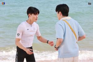 “มาสุ - ตี๋ ธนพล” ล้มจูบกันริมทะเล! เปิดฉากซีรีส์วาย “ปั่นไปให้ถึงรัก”