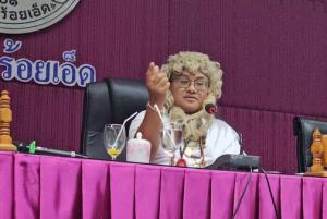 สีสันเกินเบอร์!ประชุมจัดงานบุญผะเหวดร้อยเอ็ด ผู้ว่าฯแต่งเป็นเฒ่าชูชกนั่งหัวโต๊ะ รองผู้ว่าฯเป็นกันหา-ชาลี