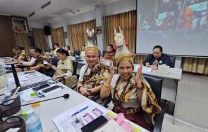 สีสันเกินเบอร์!ประชุมจัดงานบุญผะเหวดร้อยเอ็ด ผู้ว่าฯแต่งเป็นเฒ่าชูชกนั่งหัวโต๊ะ รองผู้ว่าฯเป็นกันหา-ชาลี