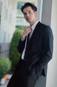 “มิกค์ ทองระย้า” โพสต์รูปหล่อพร้อมอีโมจิเขินปิดปาก ท่ามกลางข่าวลือ จีบนางเอกรุ่นพี่ “อั้ม พัชราภา” สำเร็จ!