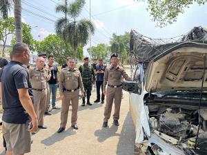 ผบก.ตร.กาญจน์ ตรวจเยี่ยม สภ.ลาดหญ้า เร่งล่าคนขับกระบะขนแรงงานเถื่อน หลังพลิกคว่ำเจ็บ 23 ราย