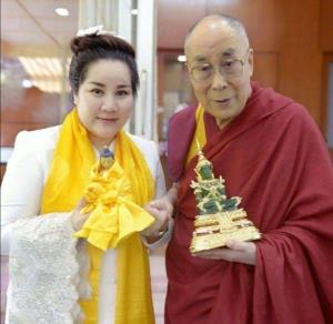 จารึกประวัติศาสตร์ “ดร. อภินิตา ไชยชนะ” สตรีหนึ่งเดียวผู้ได้รับเกียรติกล่าวปาฐกถา เชื่อมหลักธรรมสร้างสันติภาพสากล ในโอกาสเข้าเฝ้าองค์สมเด็จพระดาไลลามะที่ 14