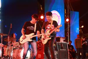 คนแน่นท่ามกลางสายฝน ชมคอนเสิร์ต “เสก โลโซ” เขย่าเวทีกลาง งานพระนครคีรี–เมืองเพชร ครั้งที่ 39 รักษาความปลอดภัยเข้ม