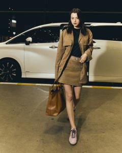 แอร์พอร์ตลุคของ เบคกี้-รีเบคก้า ในโททัลลุคจาก Tod's