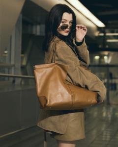 แอร์พอร์ตลุคของ เบคกี้-รีเบคก้า ในโททัลลุคจาก Tod's