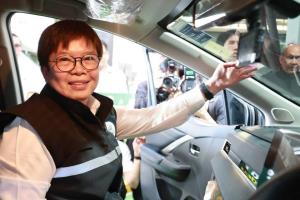 ขบ.เปิดศูนย์ One Stop Service เร่งรถรับจ้างผ่านแอป จดทะเบียนตามกฎหมาย เผยยอดสะสมเกือบ 1.5 หมื่นราย