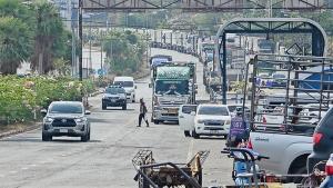 รถน้ำมันต้องจอดรอคำสั่งให้ส่งน้ำมันเข้าลาวได้หรือไม่ หลังกระทรงพลังงานระงับการส่งออก