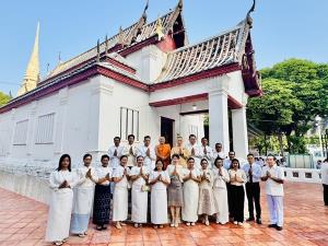 ผู้ว่าฯ ลพบุรี นำพุทธศาสนิกชนทำบุญตักบาตร–เวียนเทียน วันมาฆบูชา น้อมหลักโอวาทปาติโมกข์สู่การดำเนินชีวิต