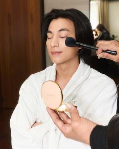 เมคอัพลุคของ กลัฟ - คณาวุฒิ ที่งาน Gucci FW 2026